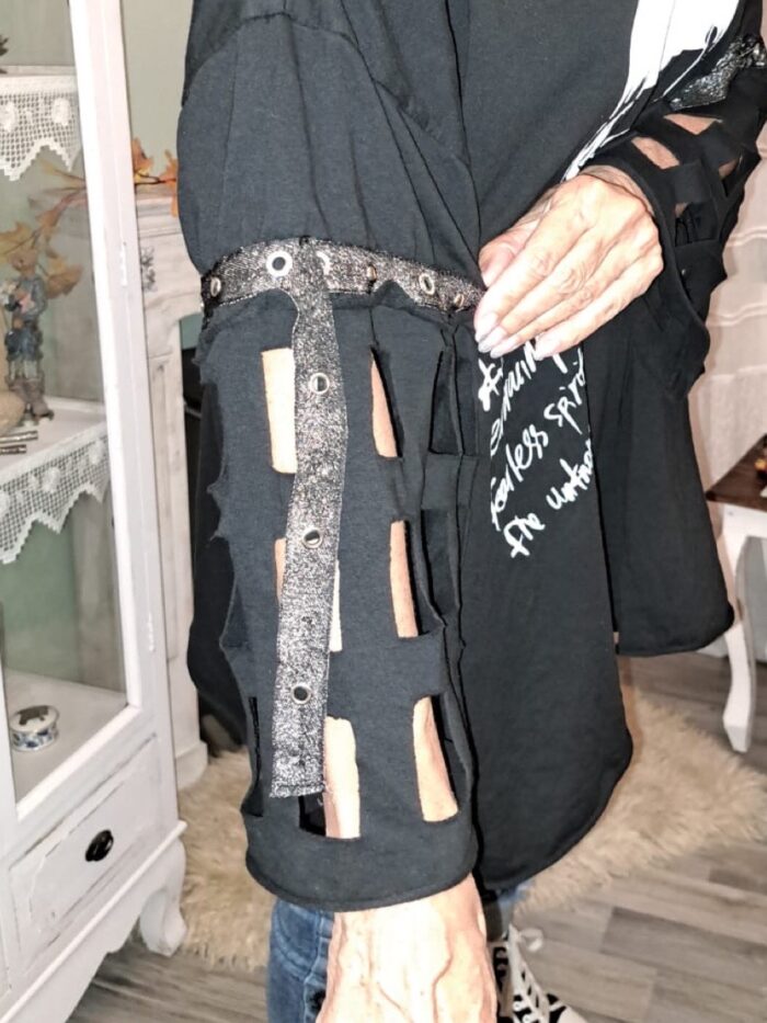 Sweater Skull Cut Out – Bild 4