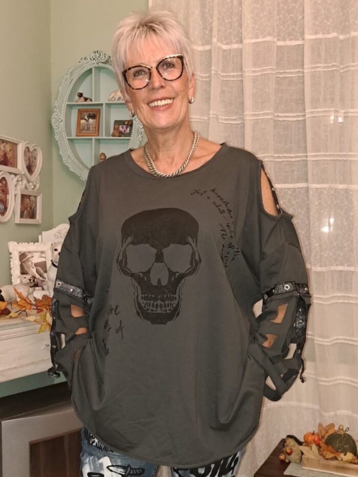 Sweater Skull Cut Out – Bild 6