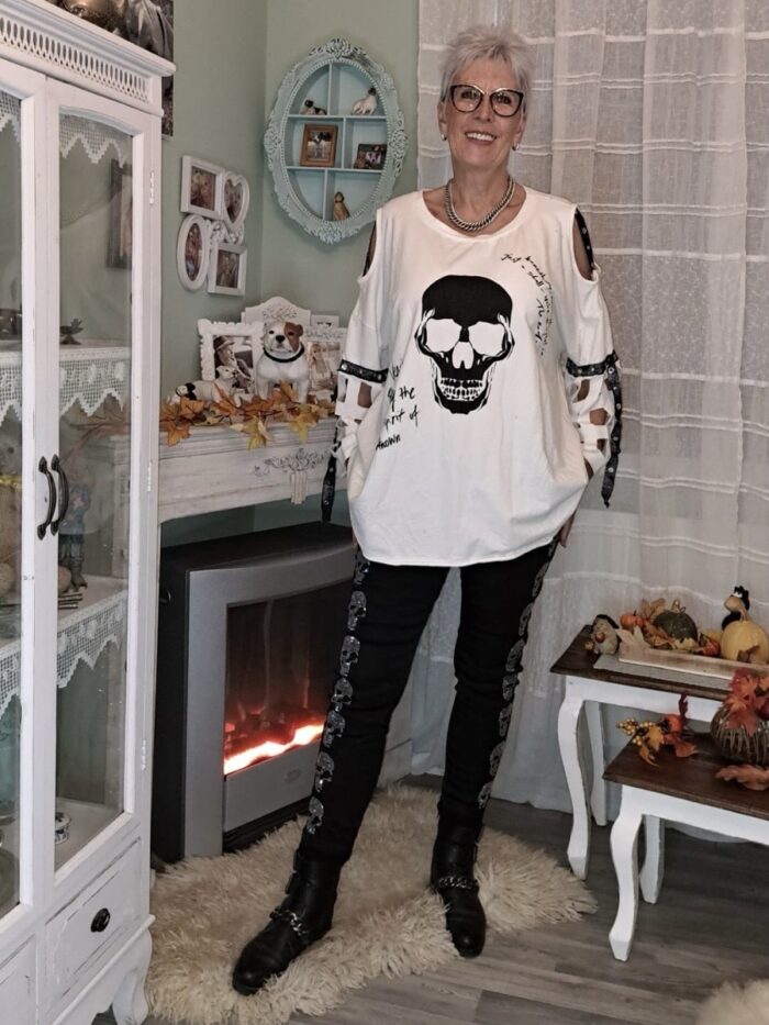 Sweater Skull Cut Out – Bild 7